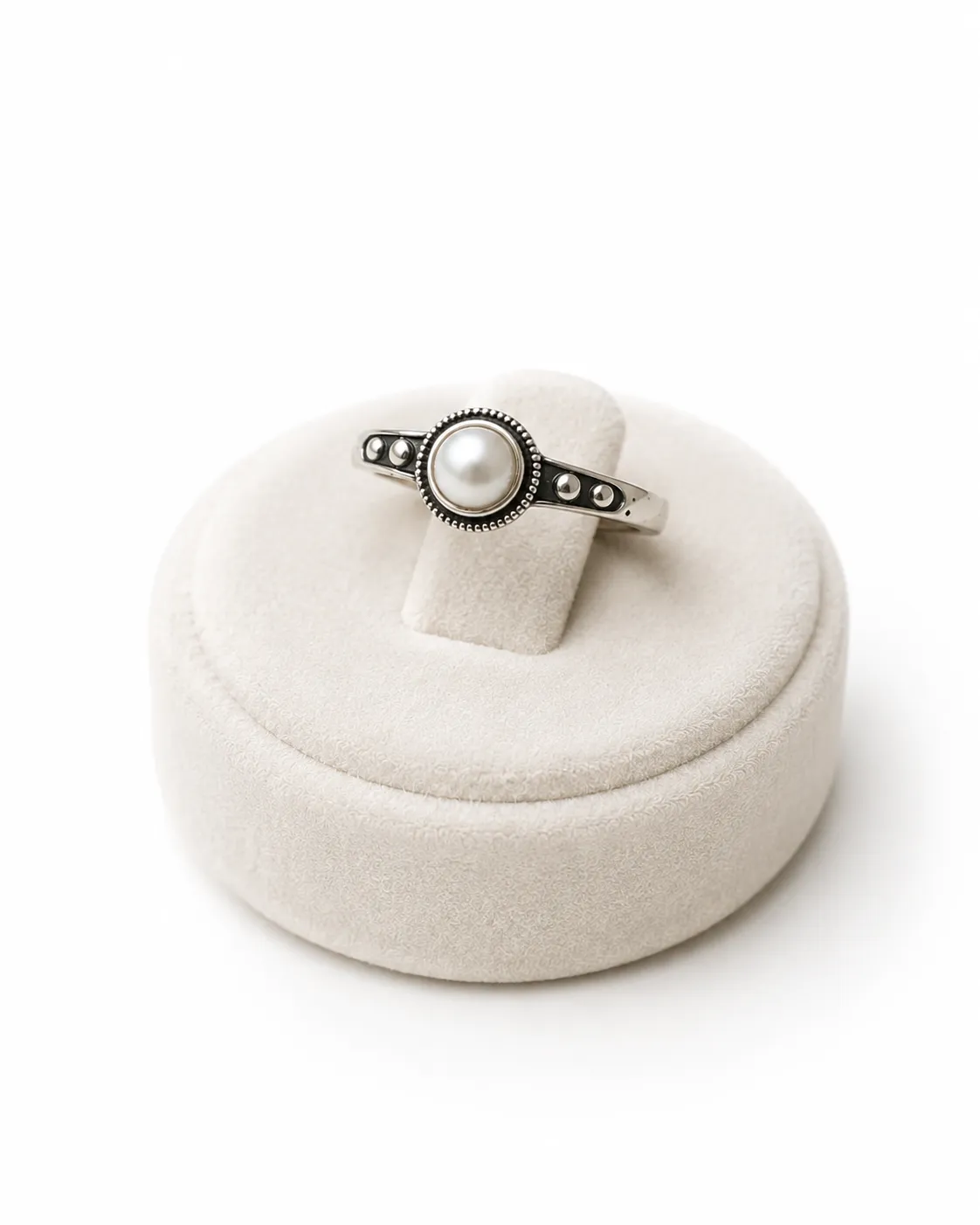 Victoria Jane Freshwater Half Pearl anello perla