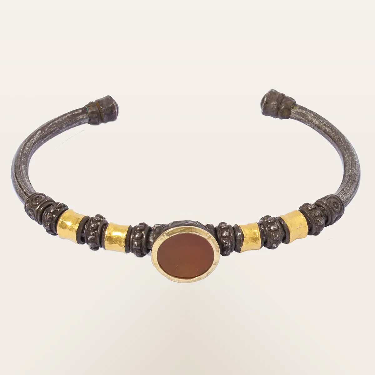 Alfredo Correnti Pura bracciale con pietra
