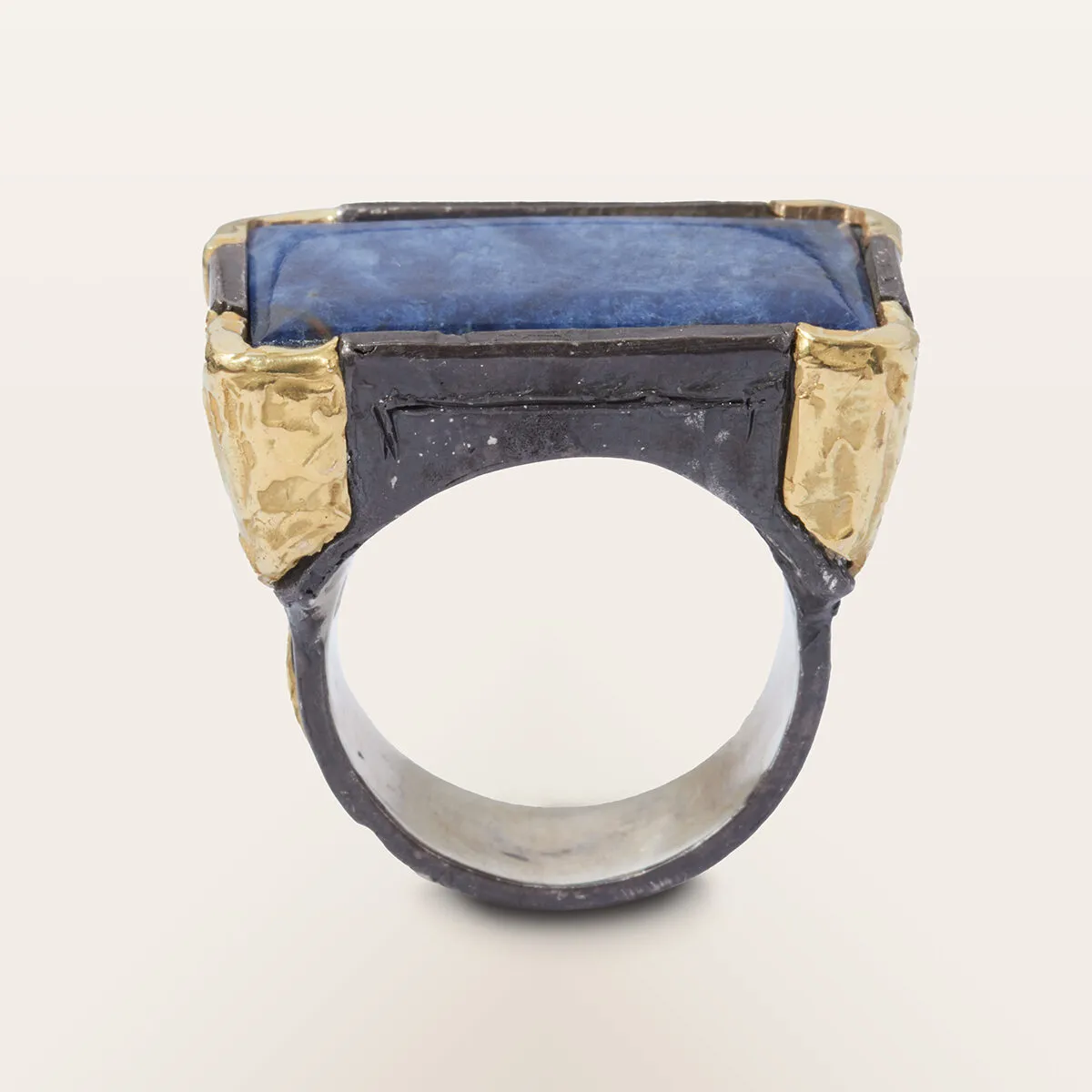 Alfredo Correnti Anello Gea sodalite pietra blu