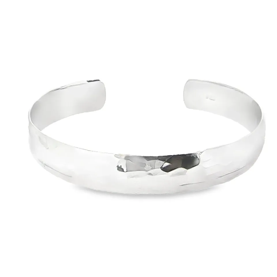 Victoria Jane Hammered Silver Cuff bracciale argento martellato