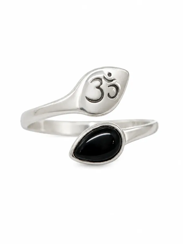 Victoria Jane Om Black Onyx anello argento aperto onice
