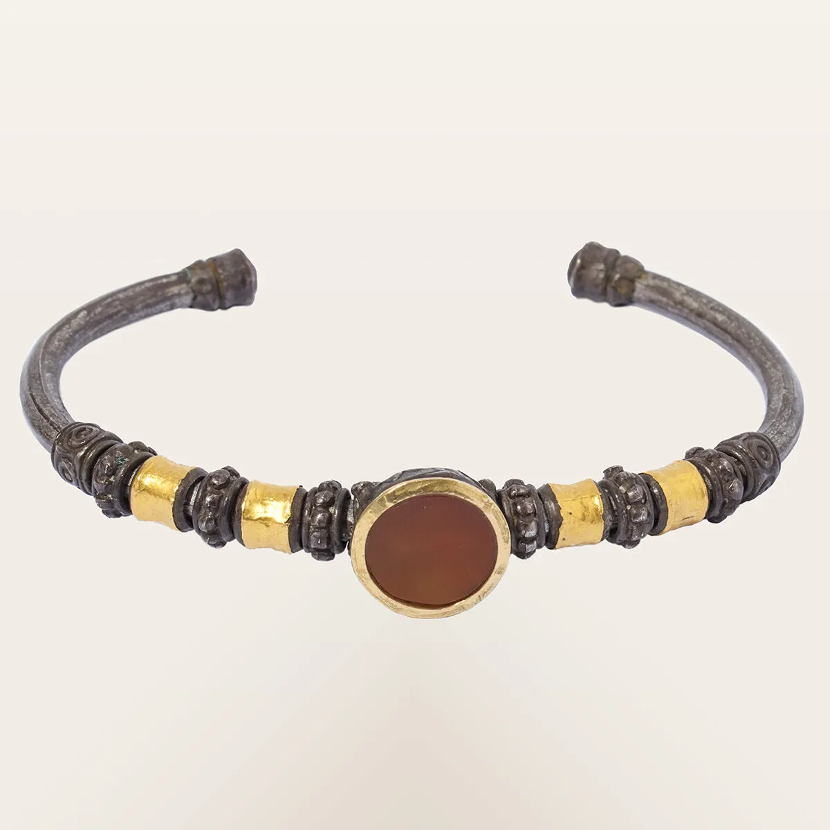 Alfredo Correnti Pura bracciale con pietra