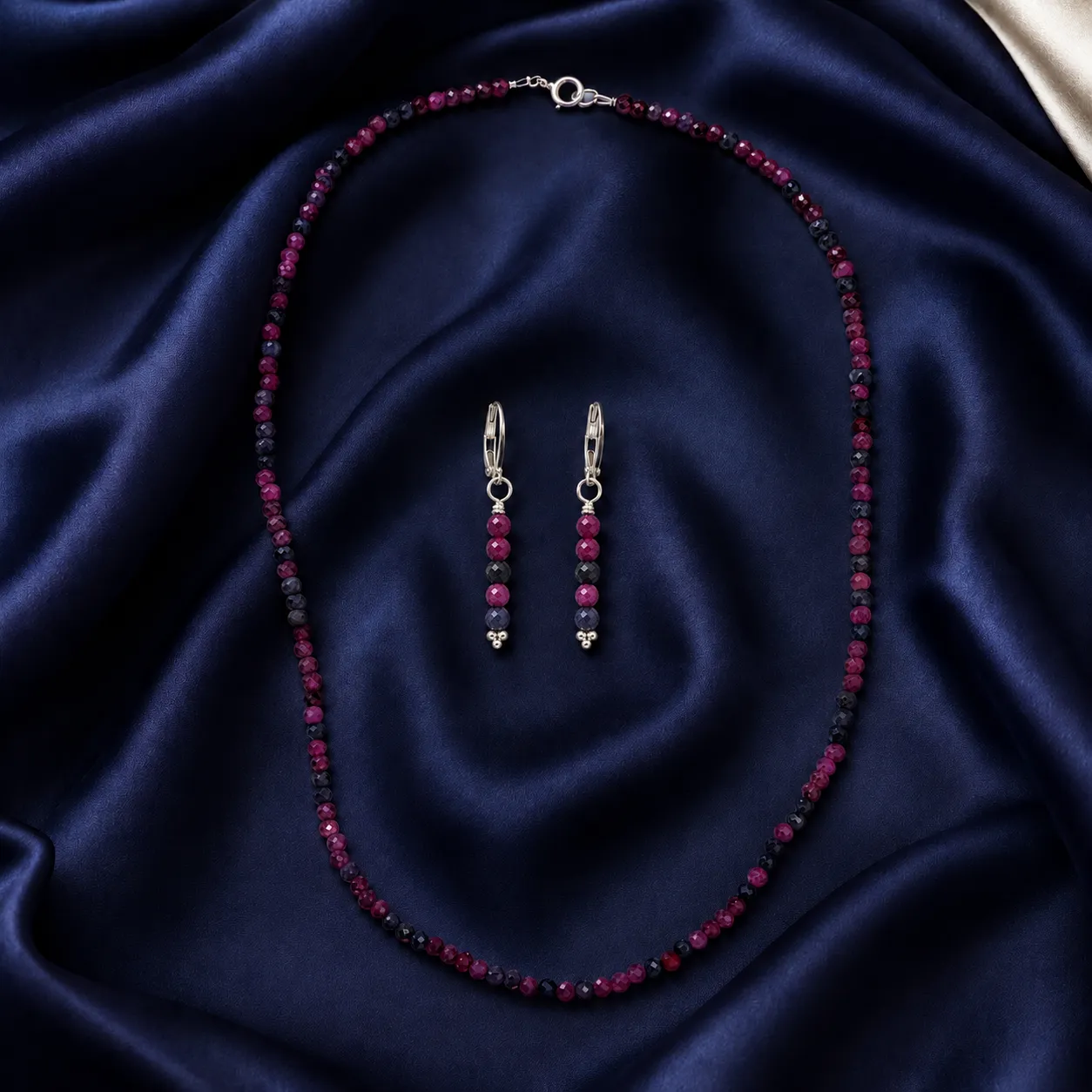 Victoria Jane Sapphire and Ruby Beaded collana argento