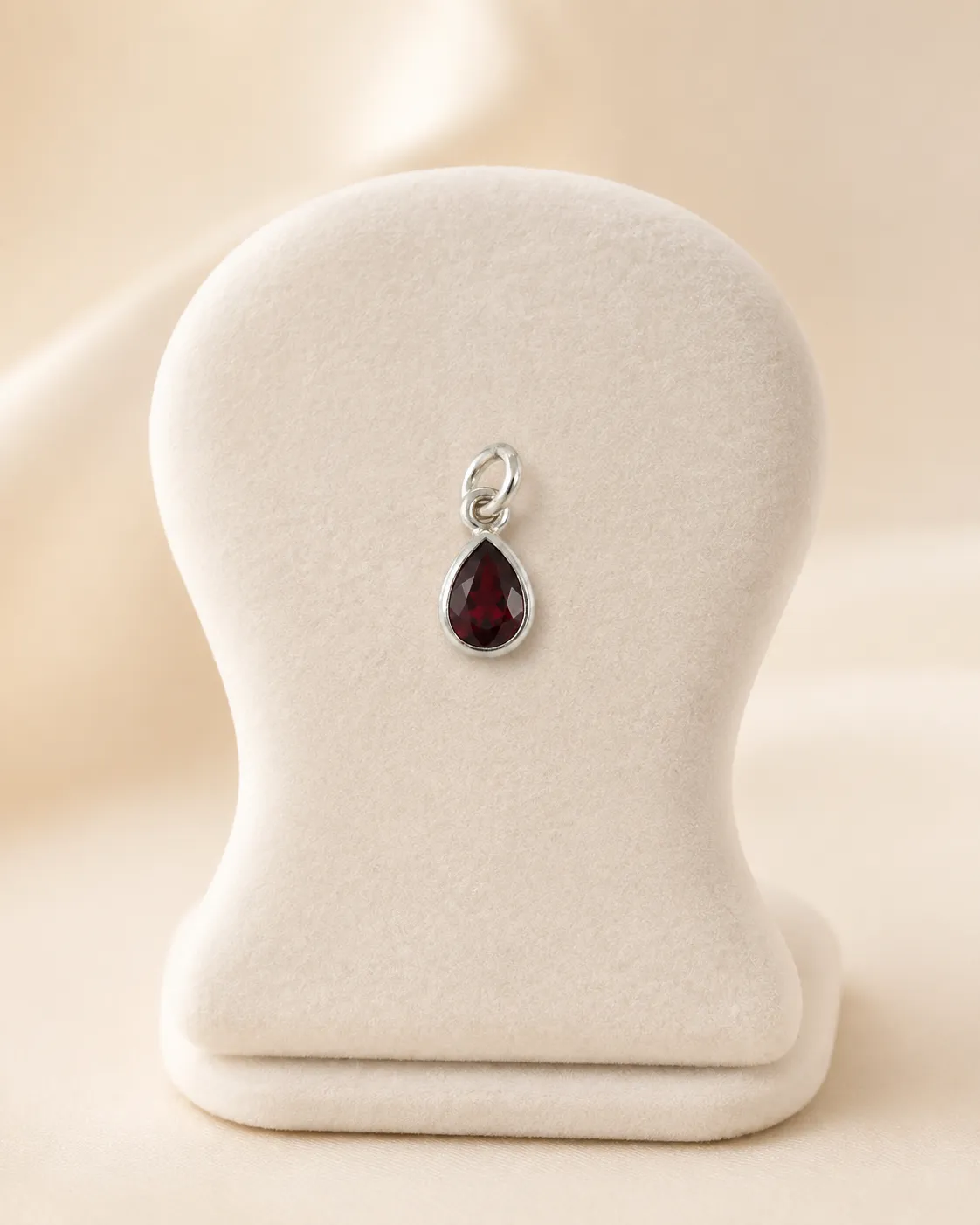Victoria Jane Mini Garnet pendente argento goccia rossa