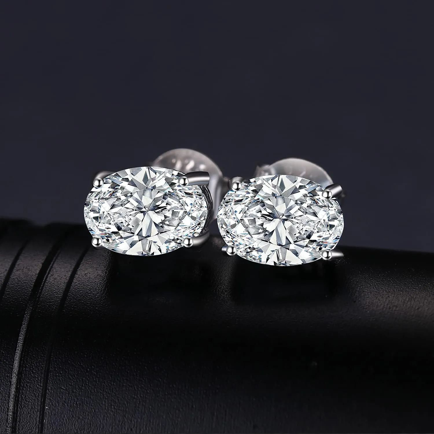JewelryPalace Moissanite 2ct Orecchini a Bottone Argento 925 Taglio Ovale