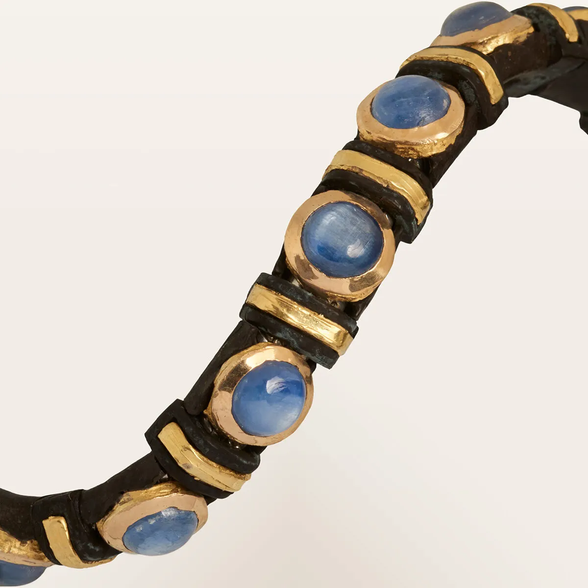 Alfredo Correnti Gea Kyanite Cabochon Bracciale
