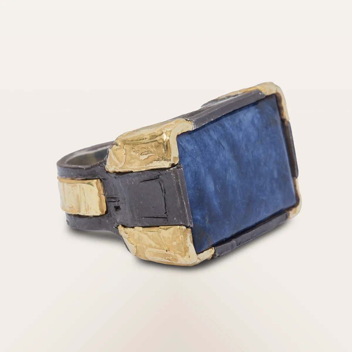 Alfredo Correnti Anello Gea sodalite pietra blu
