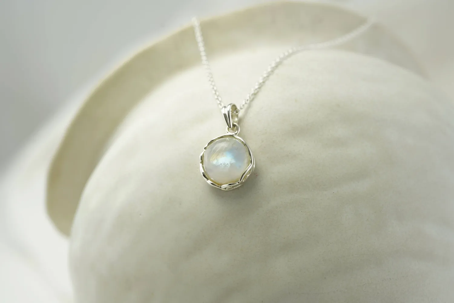 Victoria Jane Moonstone Round collana argento luna