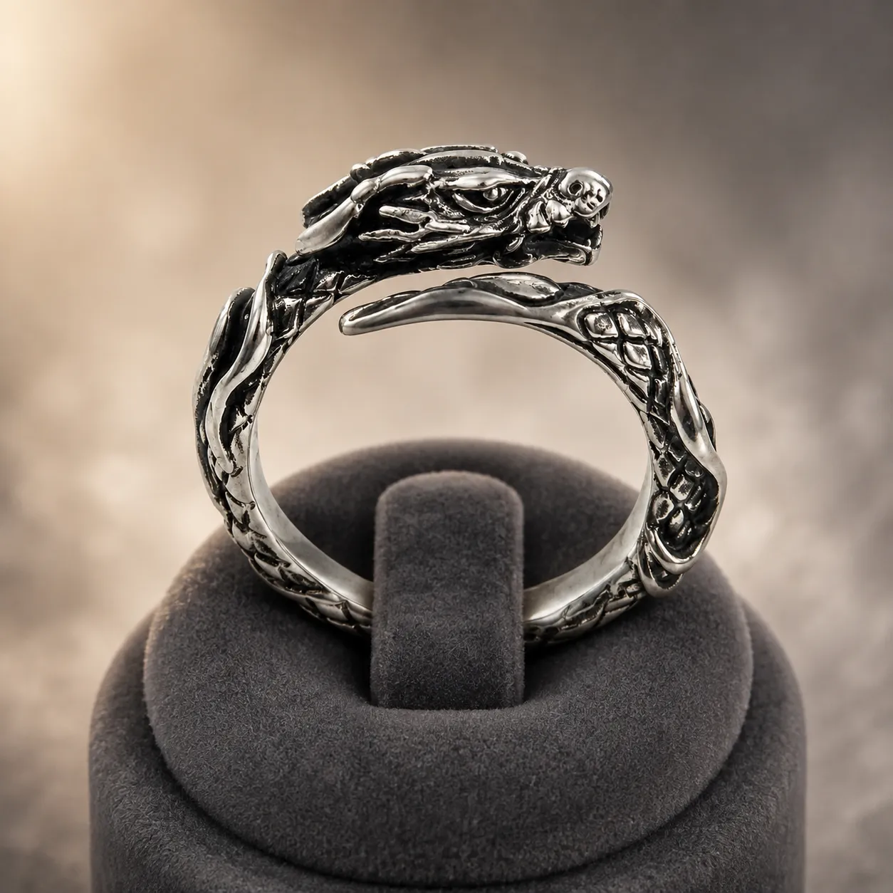 Victoria Jane Dragon anello drago argento brunito uomo