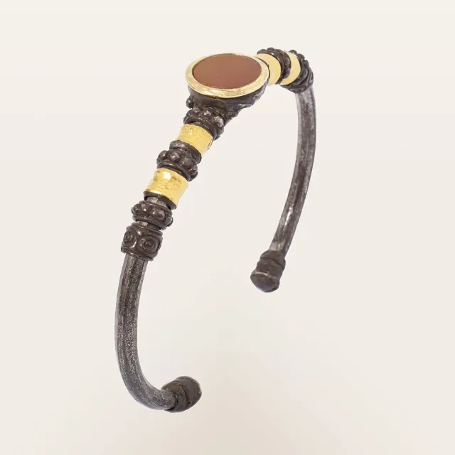 Alfredo Correnti Pura bracciale con pietra