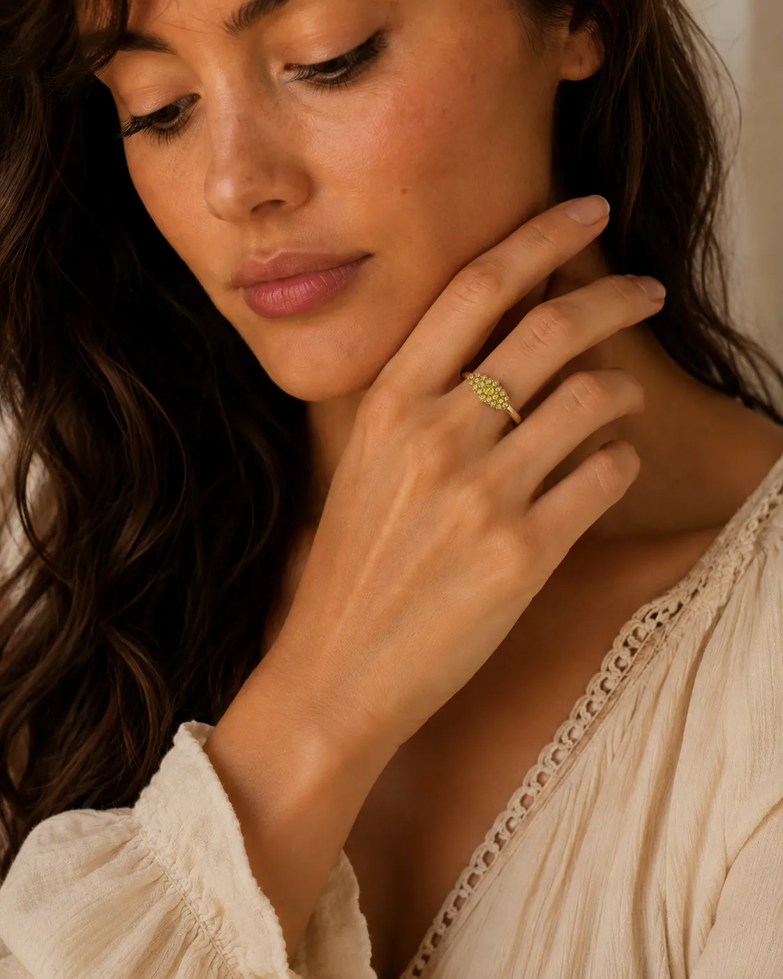 Victoria Jane Summer Sapphire anello oro 9ct zaffiri gialli