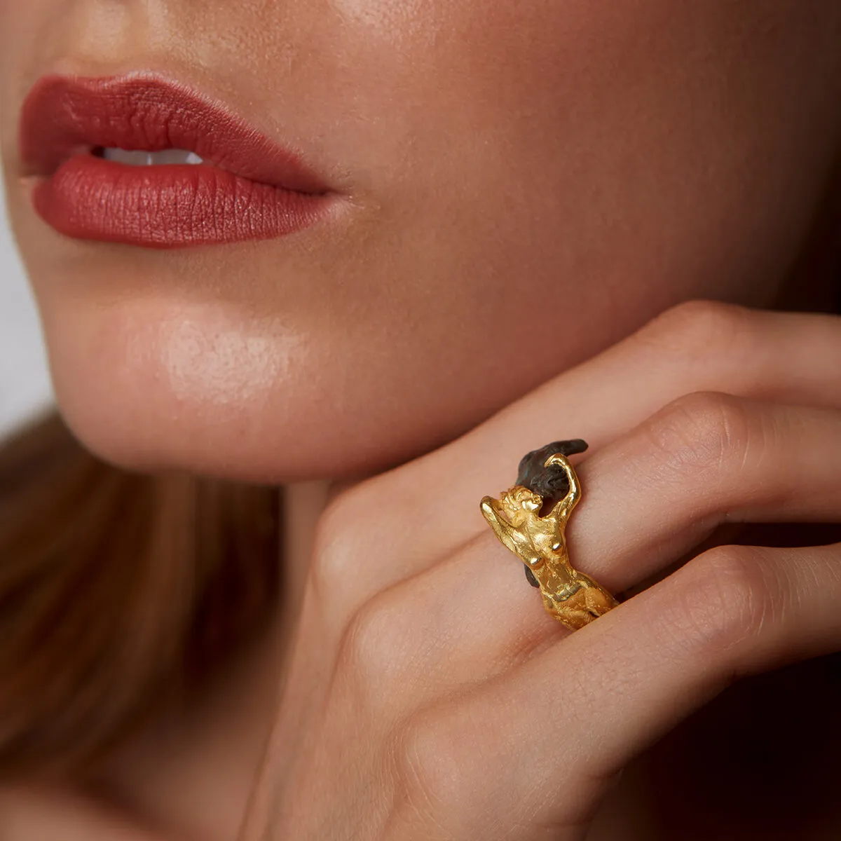 Alfredo Correnti Bacio anello misura anulare