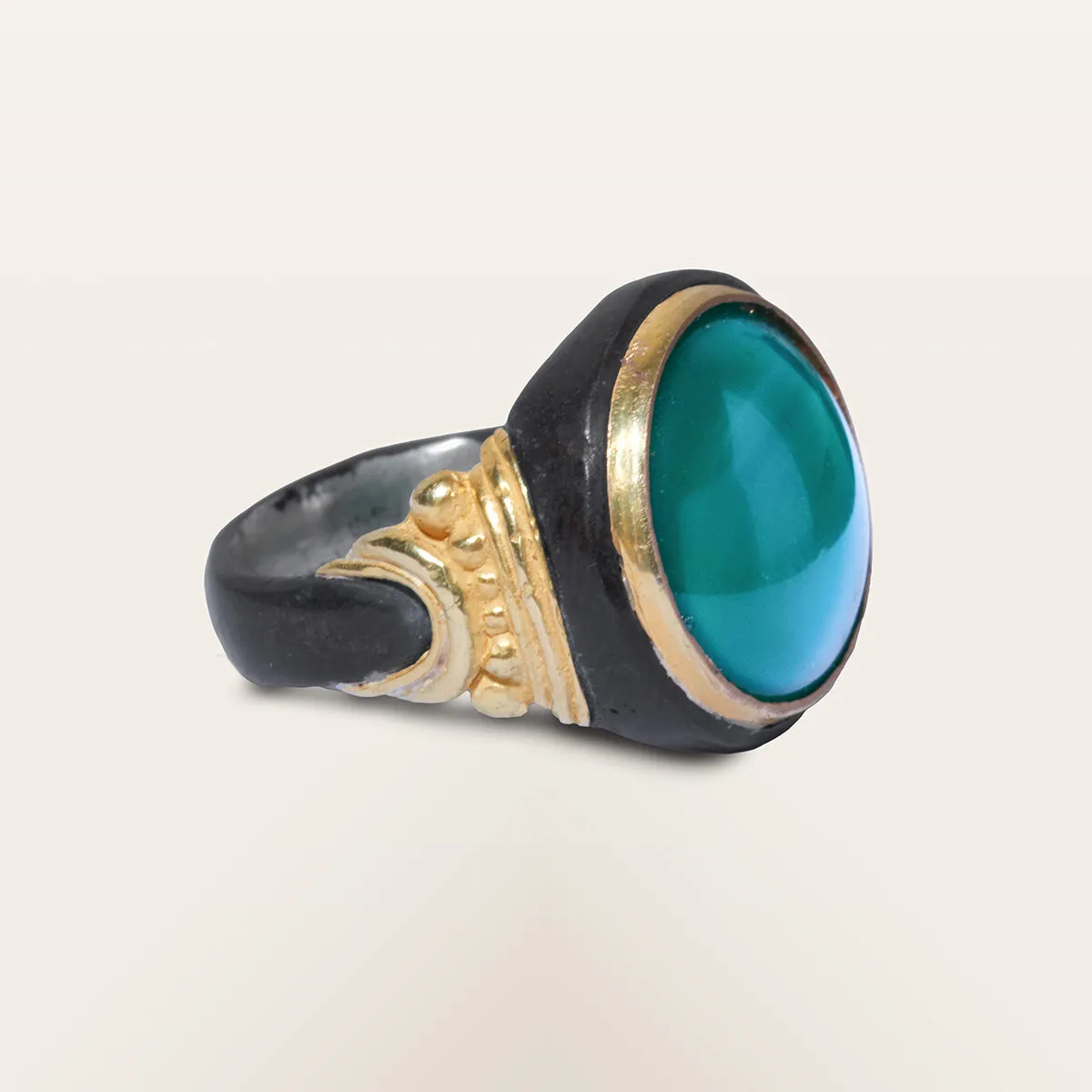 Alfredo Correnti Gea con Agata Verde anello verde