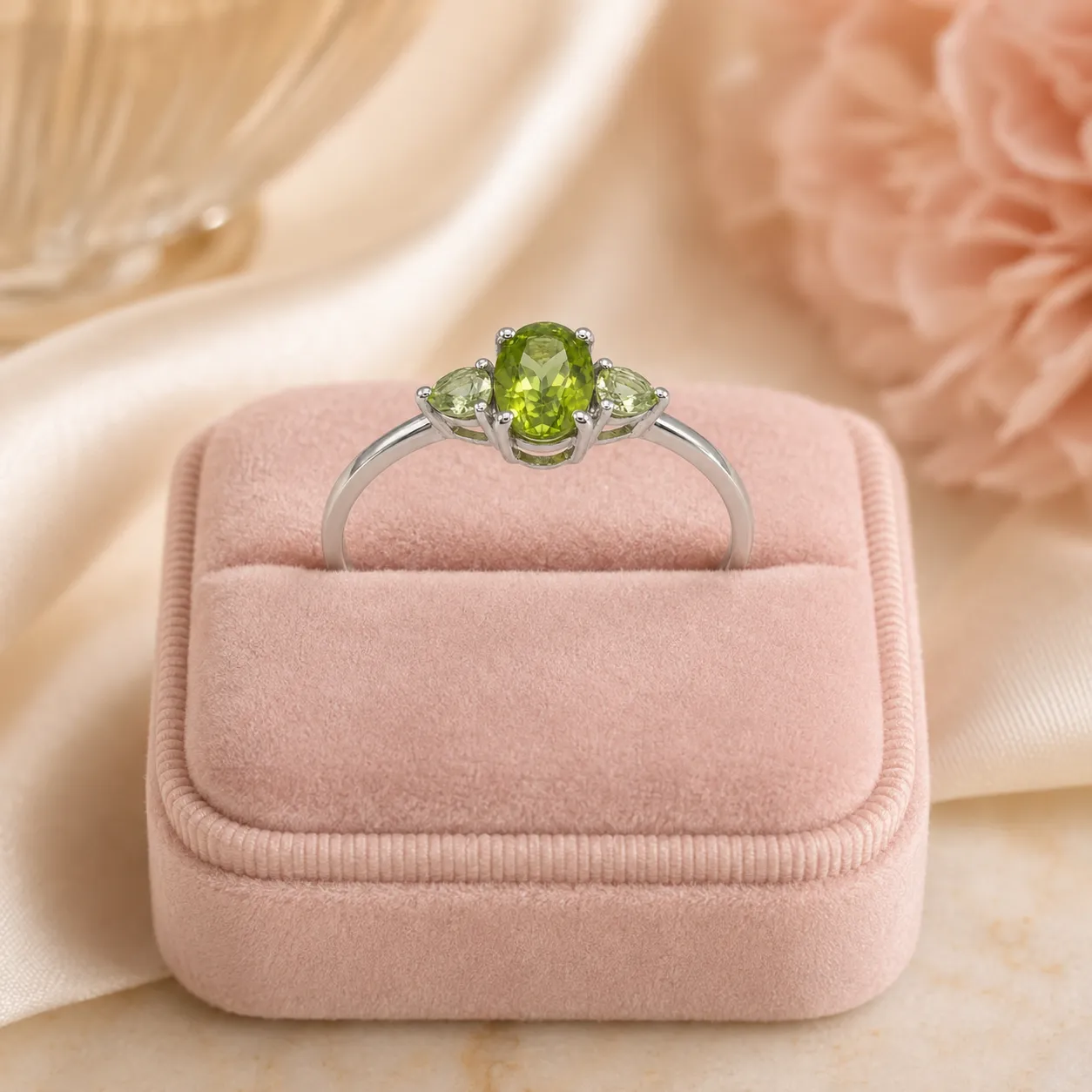 Victoria Jane Peridot anello argento tre peridoti ovale pera