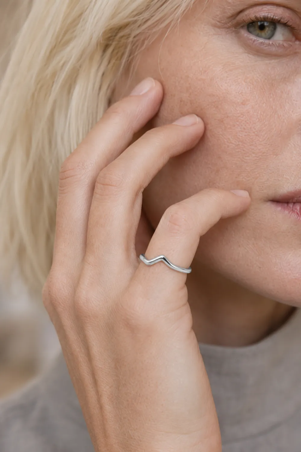 Victoria Jane Wave Ring anello argento onda