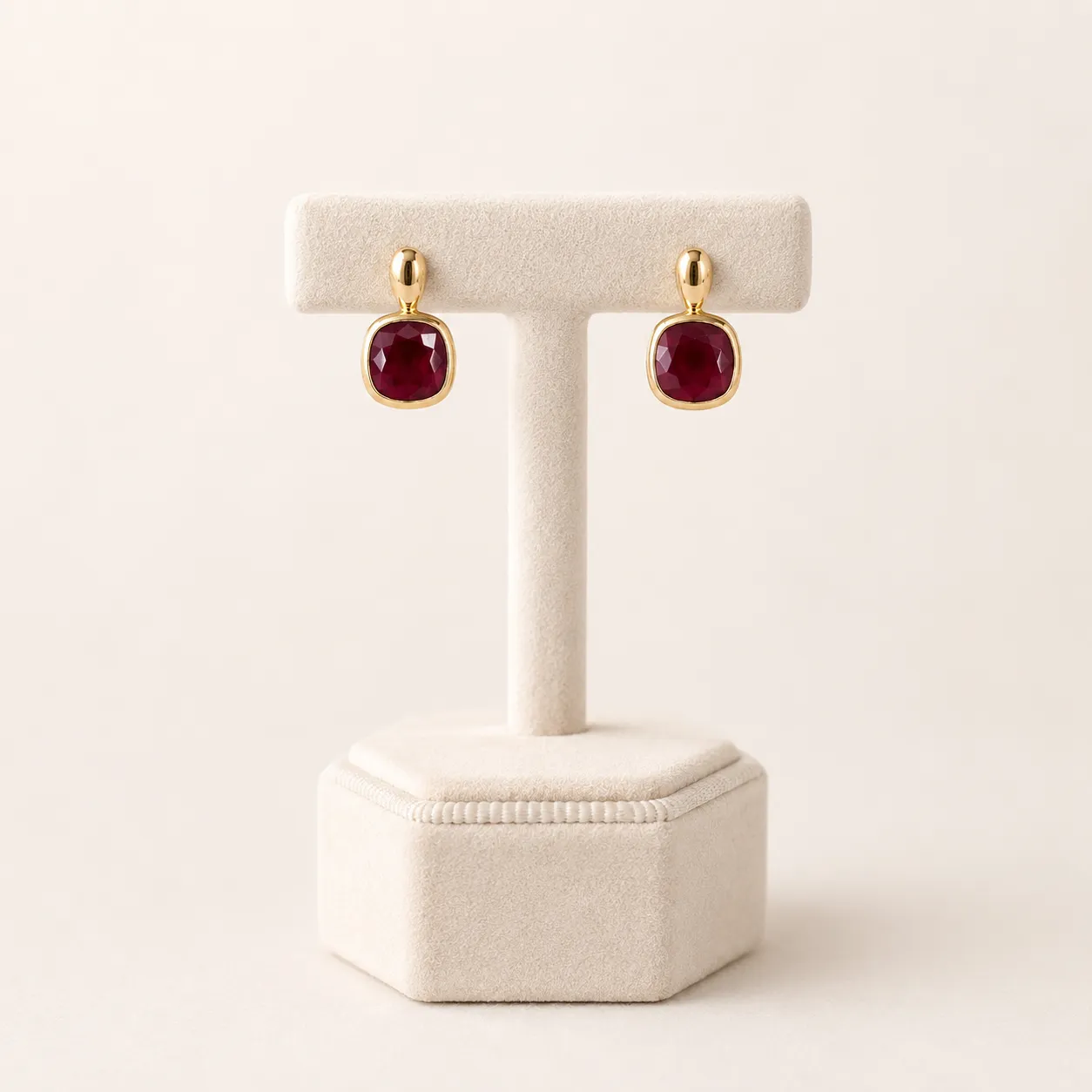 Victoria Jane 9ct Gold Facetted Ruby orecchini oro rubino