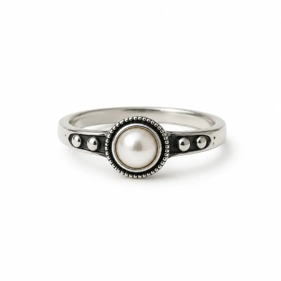 Victoria Jane Freshwater Half Pearl anello perla