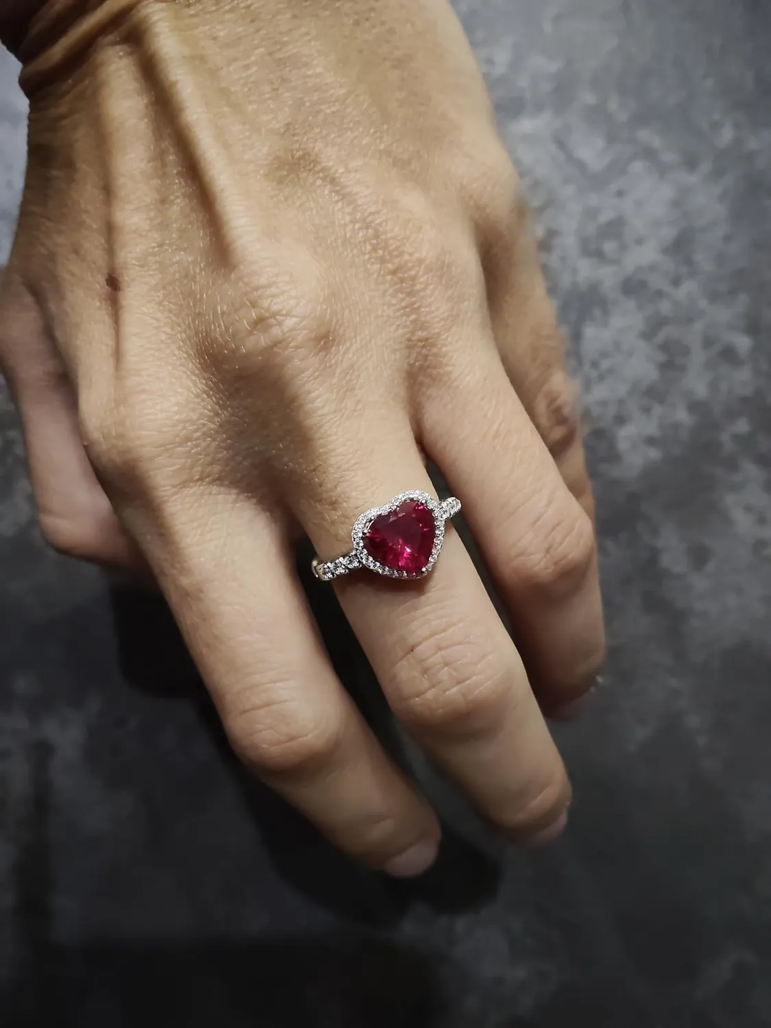 JewelryPalace Cuore dell'Oceano Halo anello rubino 14.5