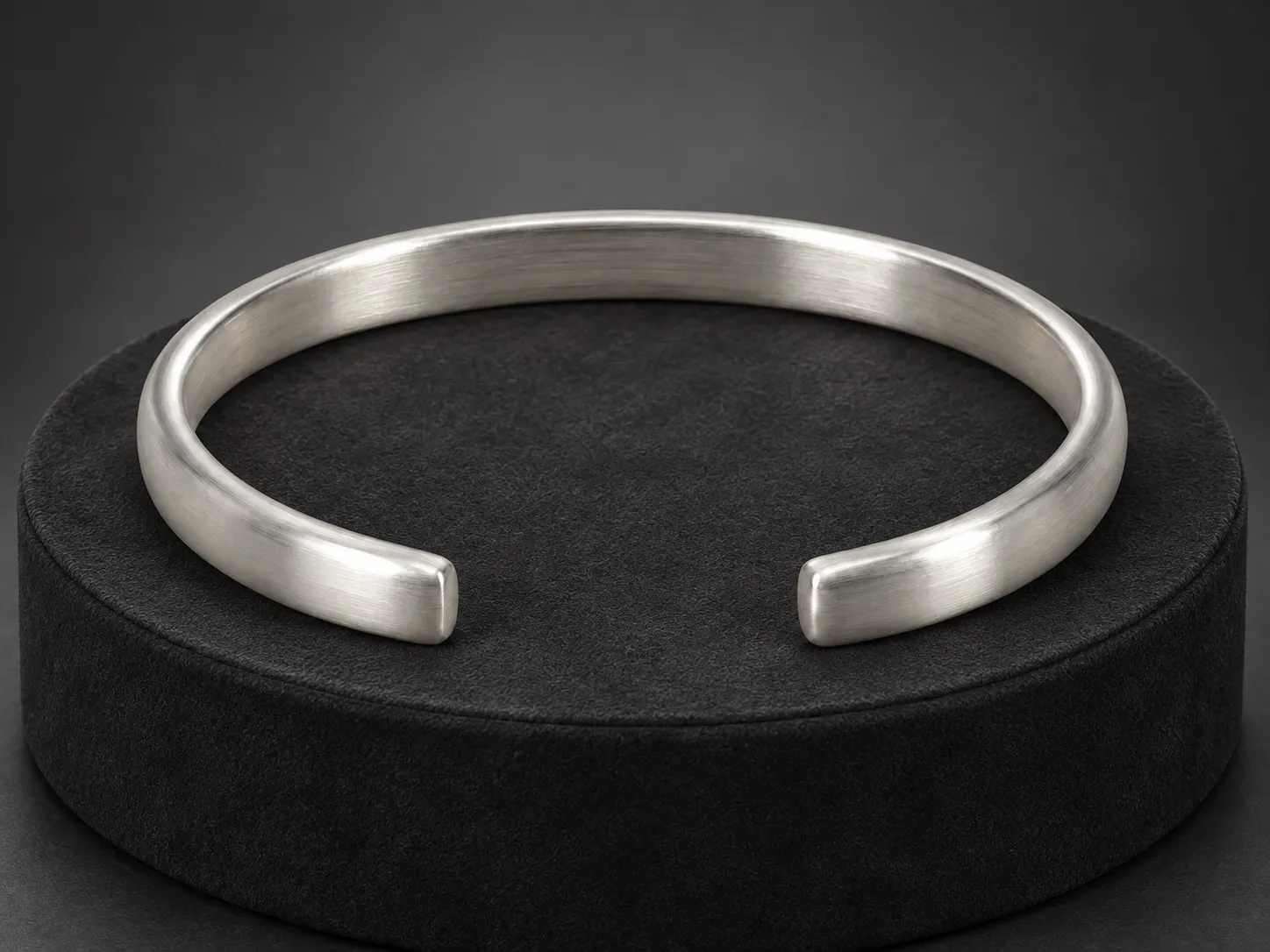 Victoria Jane Sterling Silver Torc bracciale uomo satinato