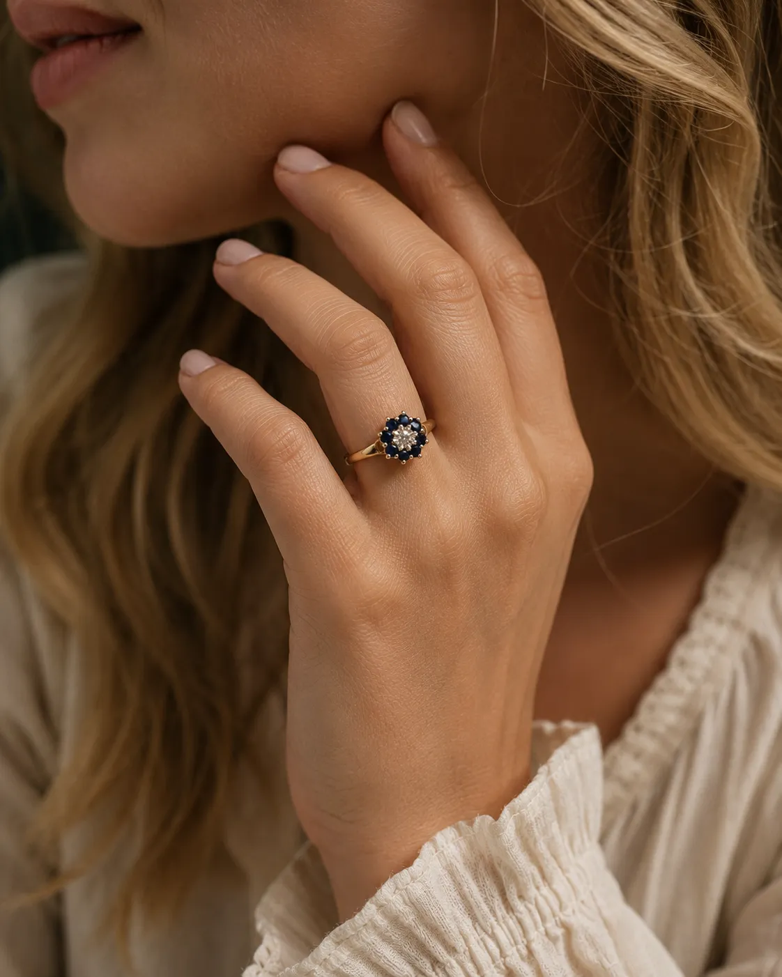 Victoria Jane Midnight Sapphire Bloom anello oro zaffiri