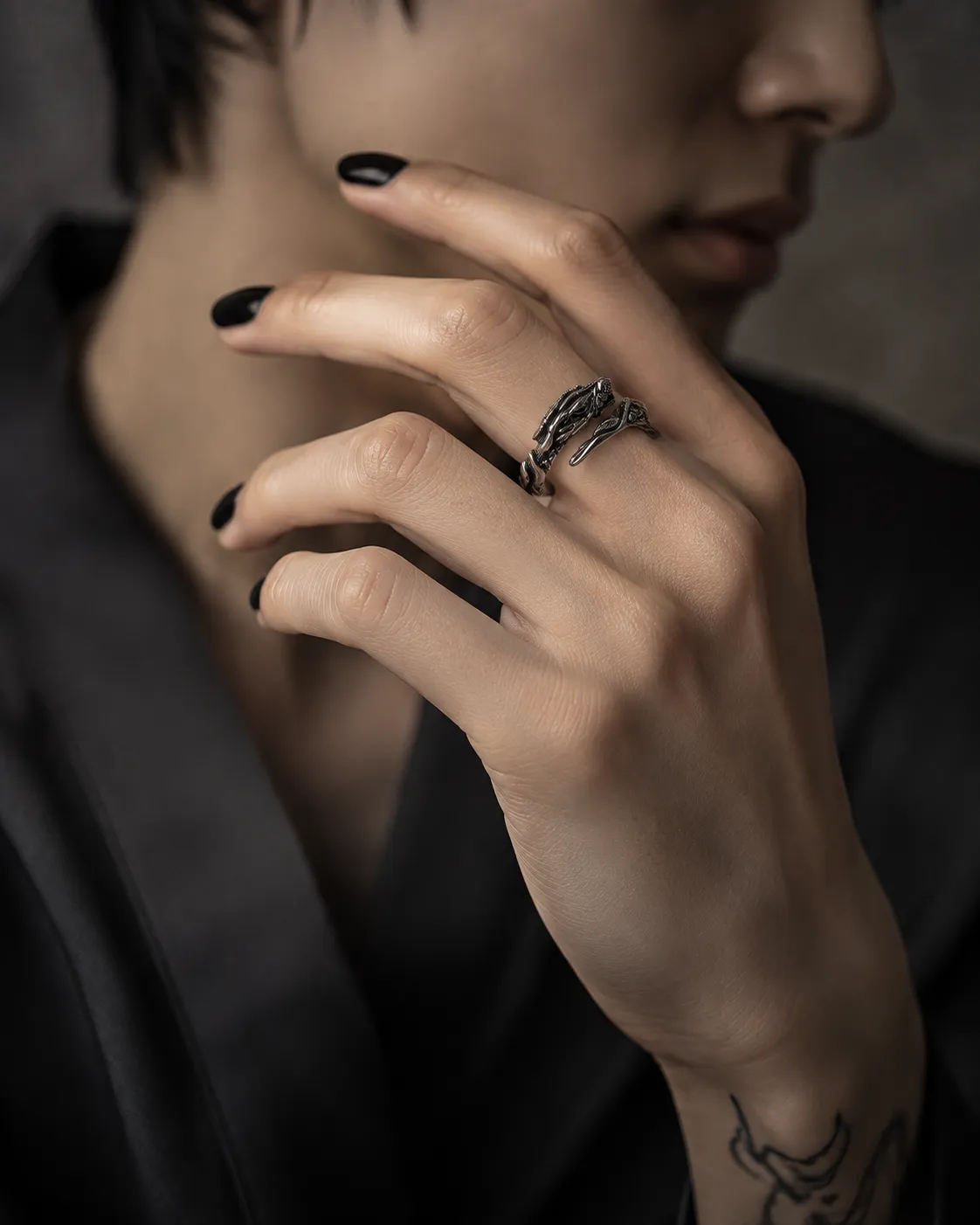 Victoria Jane Dragon anello drago argento brunito uomo