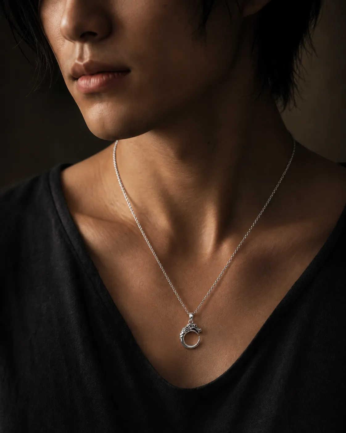 Victoria Jane Garnet Eye Dragon ciondolo argento con granato