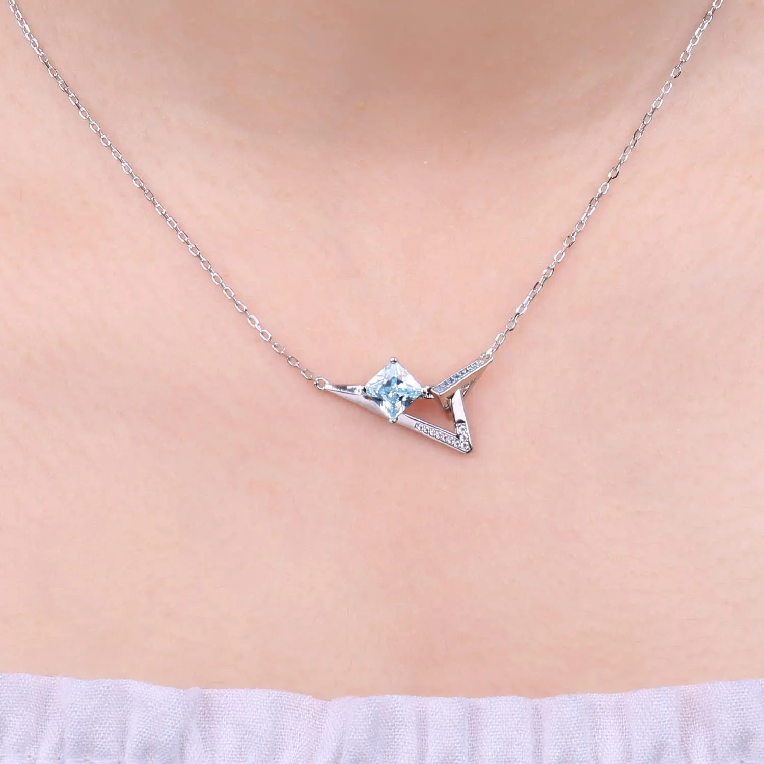 JewelryPalace Geometrica 4ct collana argento 925 zirconia azzurra