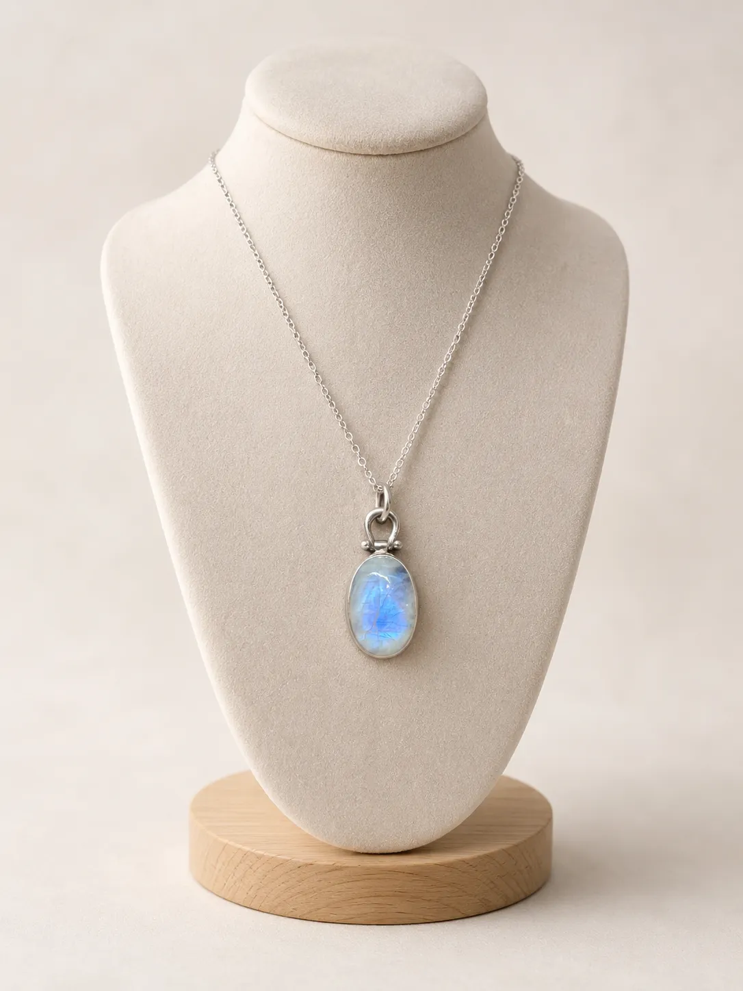Victoria Jane Oval Moonstone Cabochon ciondolo argento