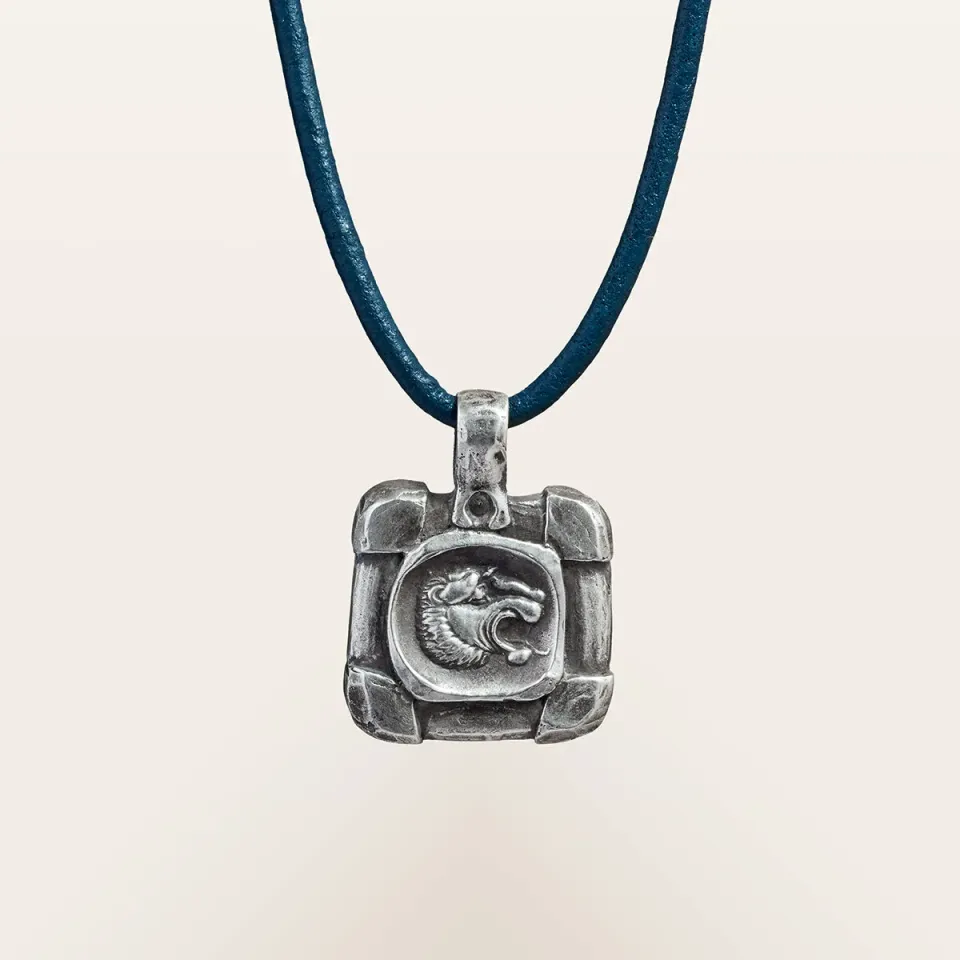 Alfredo Correnti Nesso Leone pendente segno zodiacale