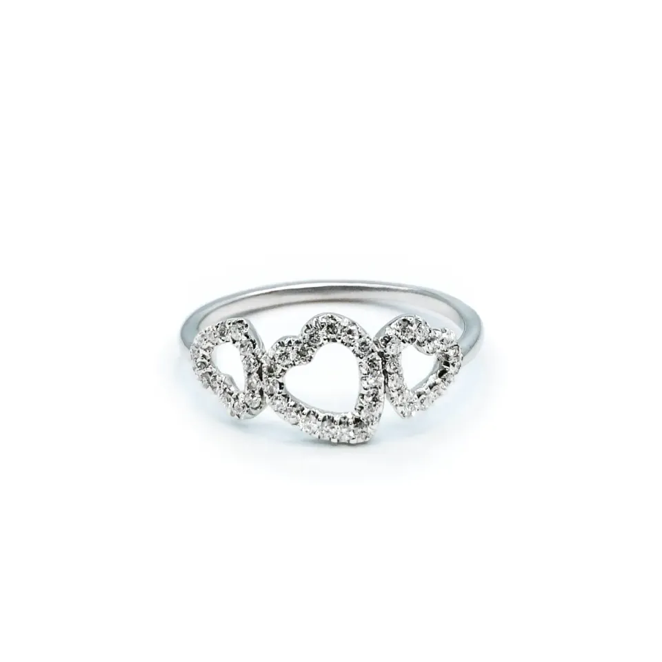 Mossa anello oro bianco tre cuori brillanti