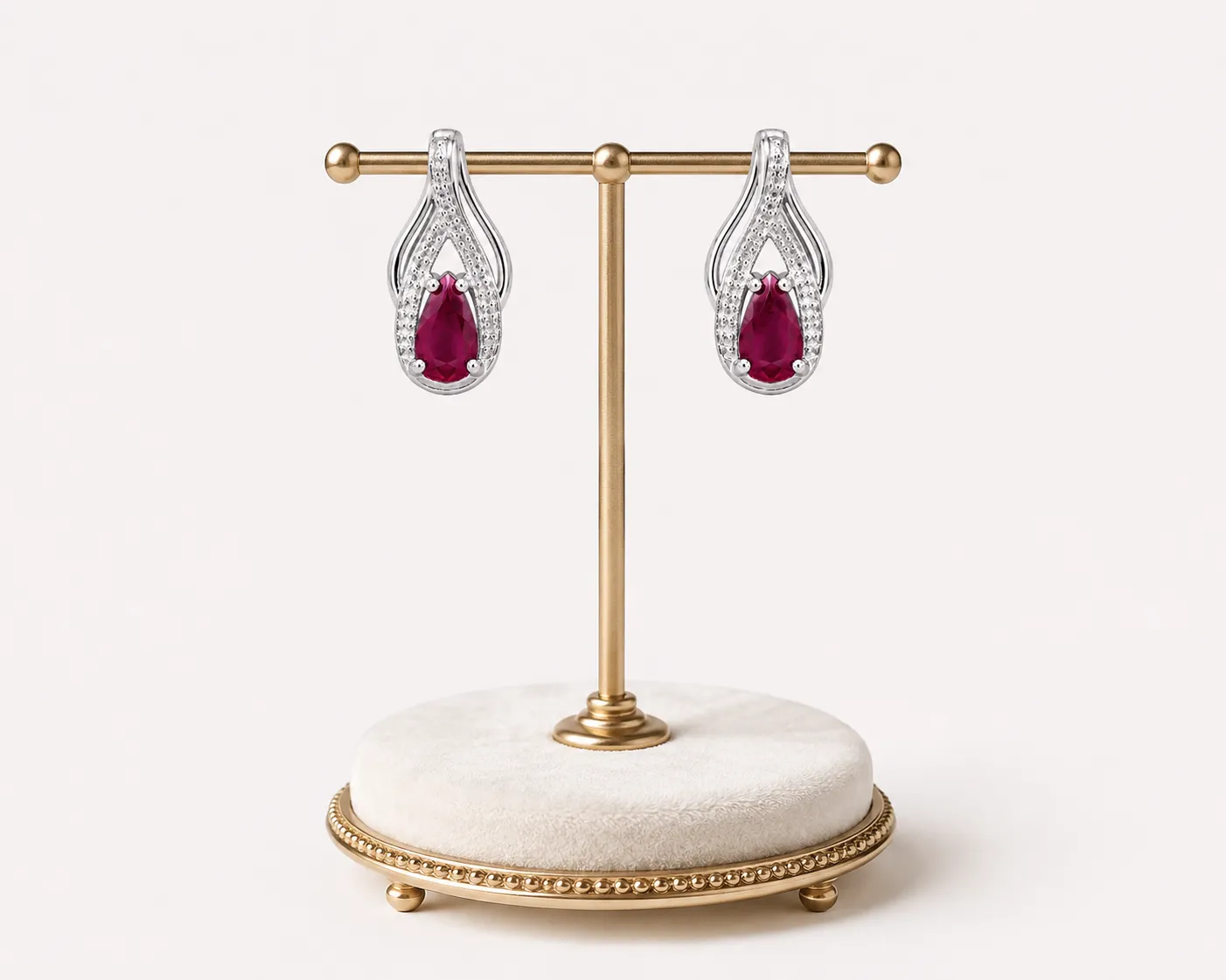 Victoria Jane Pear Ruby orecchini rubino oro bianco