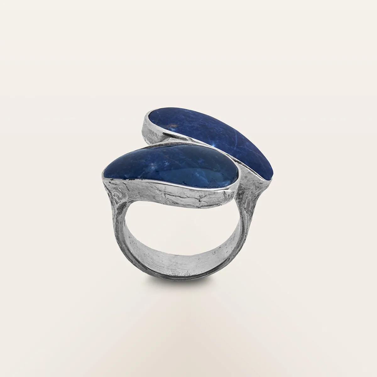 Alfredo Correnti Gea Contrarié Sodalite anello pietra blu