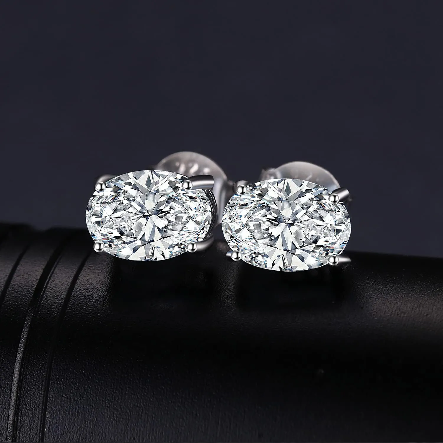 JewelryPalace 2ct Ovale orecchini a lobo argento zirconi