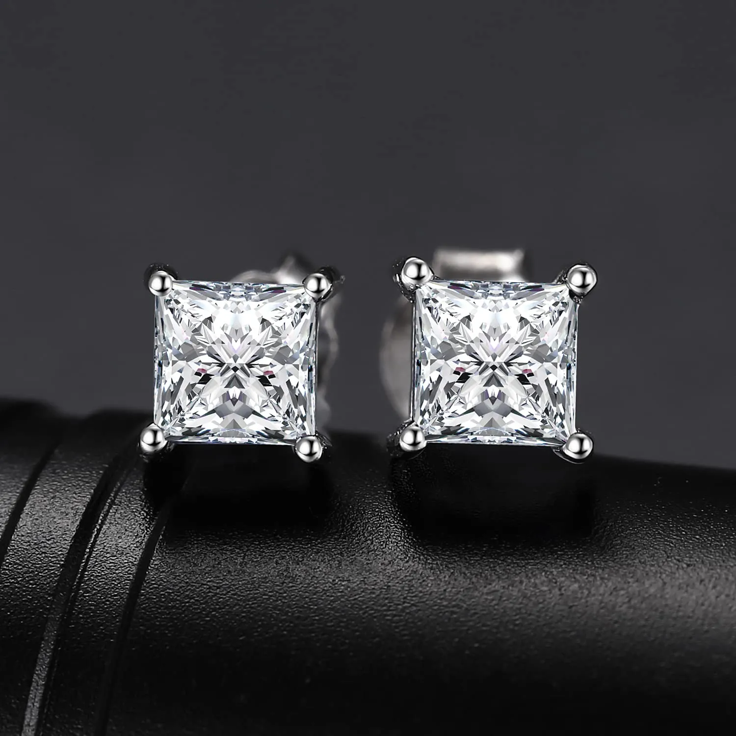 JewelryPalace Moissanite 0.8ct Orecchini Bottone Argento Principessa