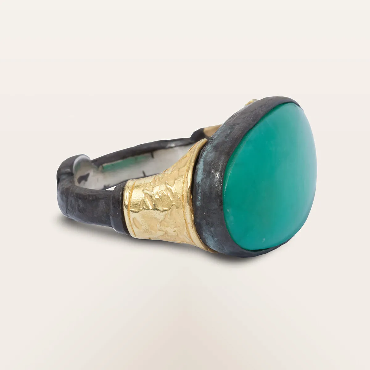 Alfredo Correnti Gea Crisopasio anello pietra verde