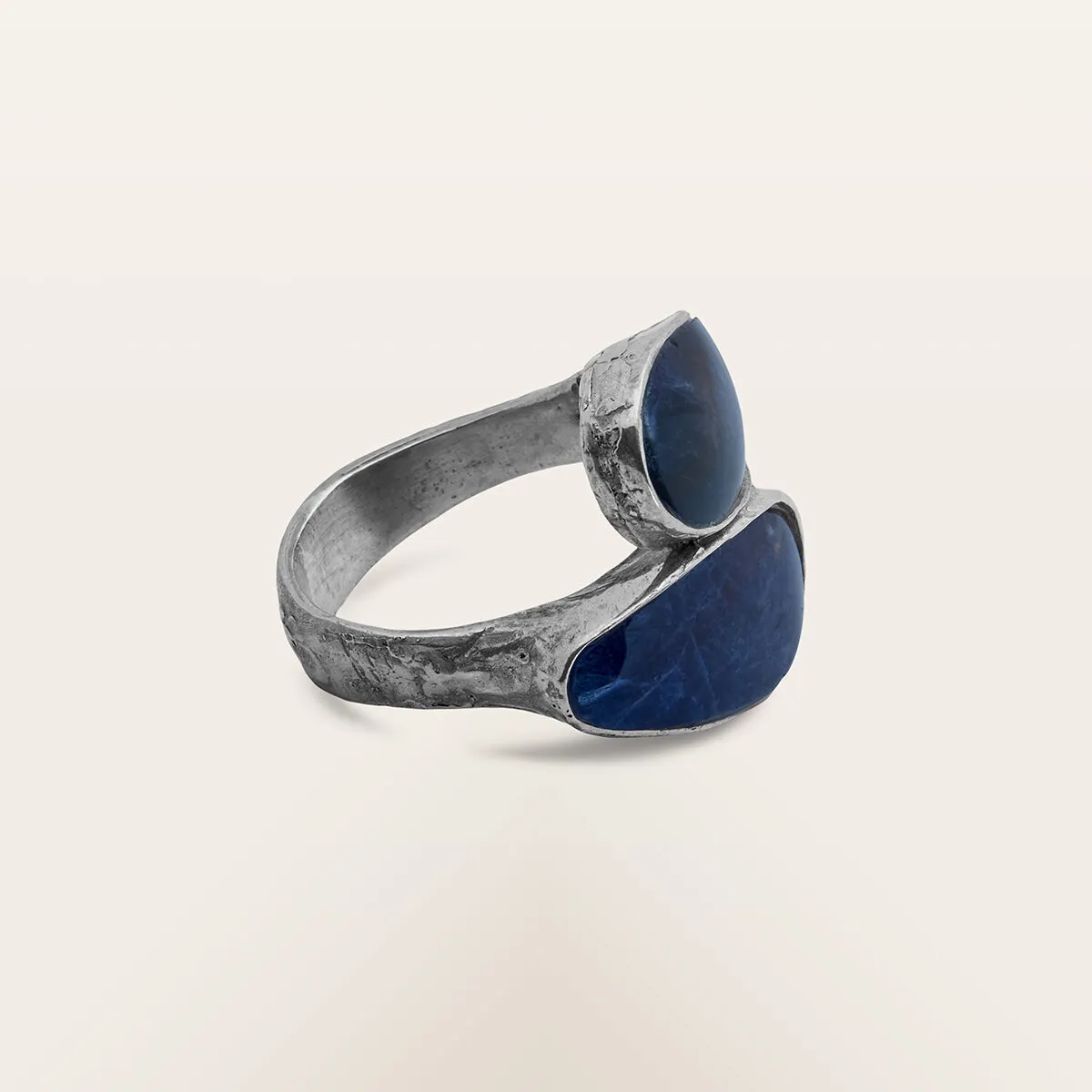 Alfredo Correnti Gea Contrarié Sodalite anello pietra blu
