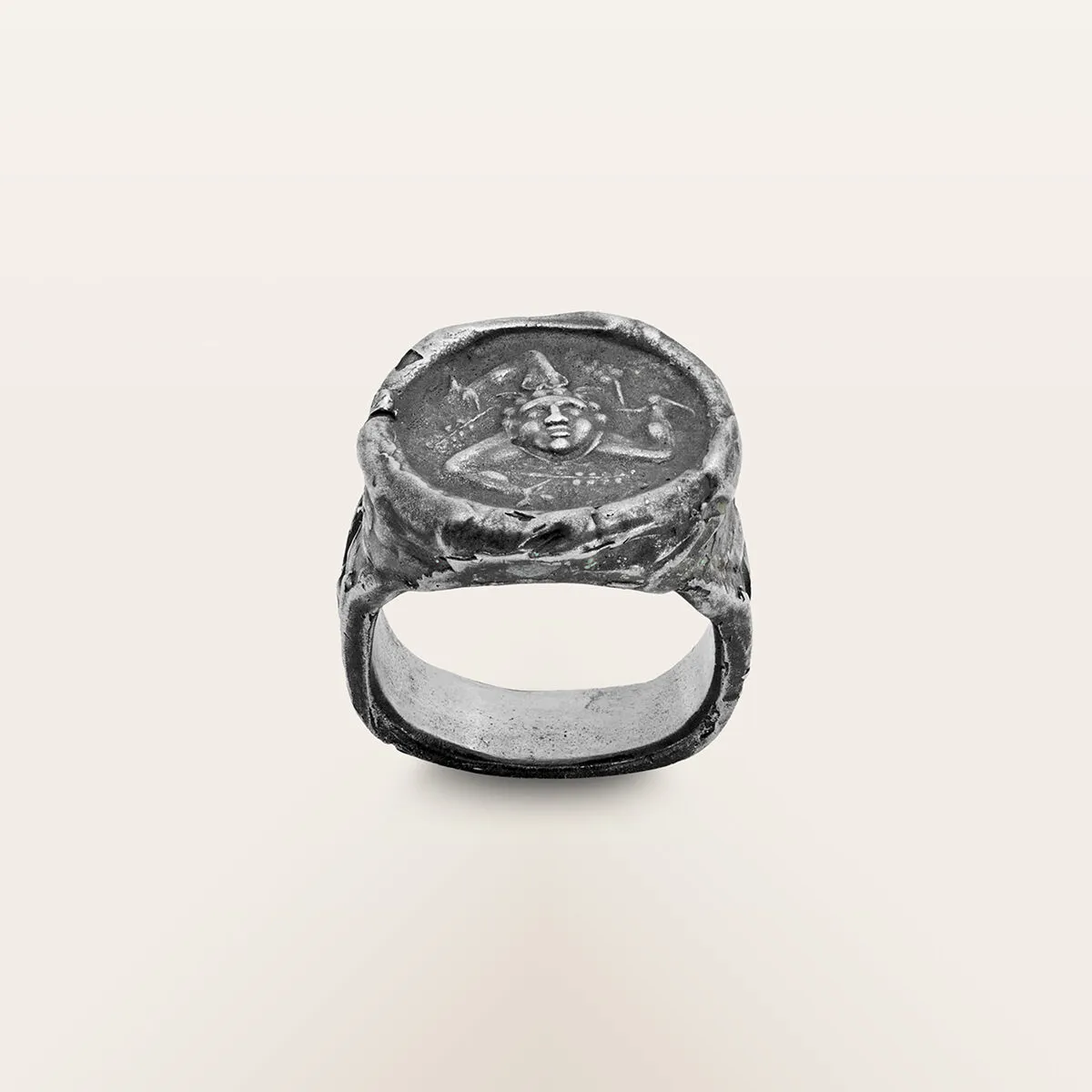 Alfredo Correnti Nesso anello Trinacria tondo