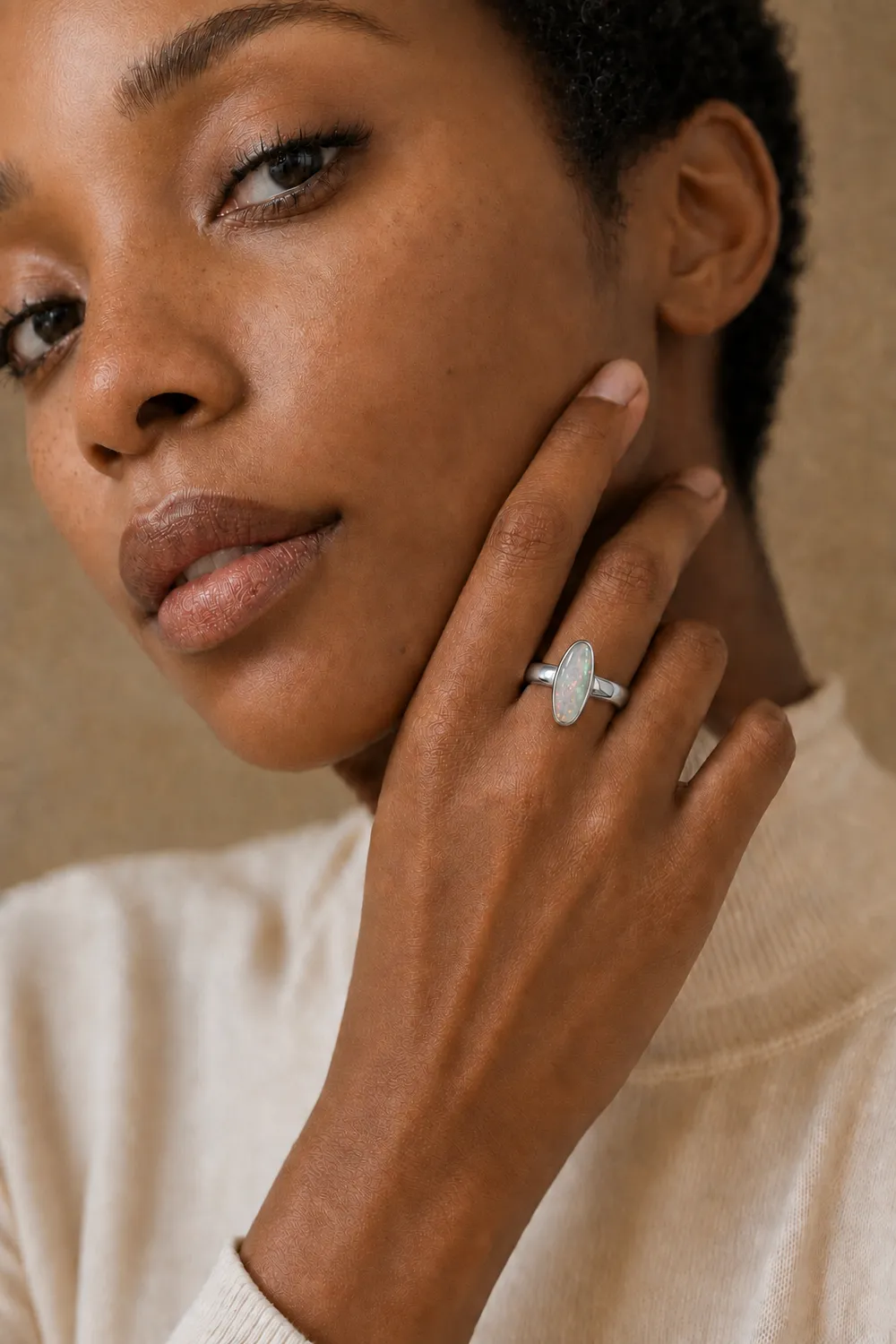 Victoria Jane Celestial Opal anello opale allungato argento