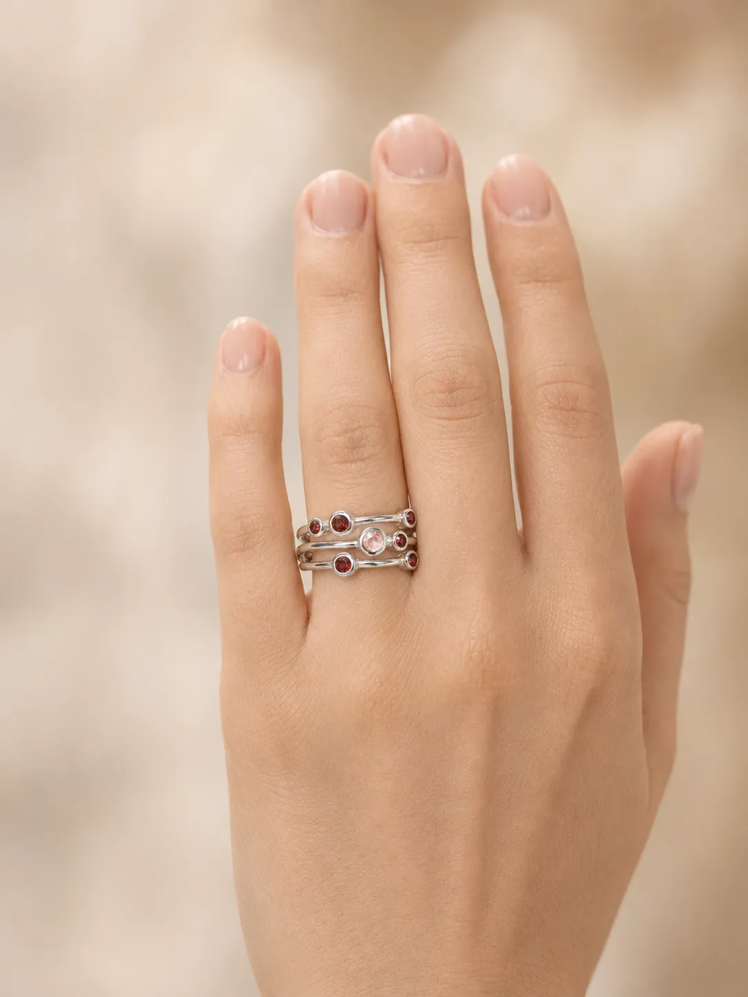Victoria Jane Raindrop anello argento quarzo rosa granato