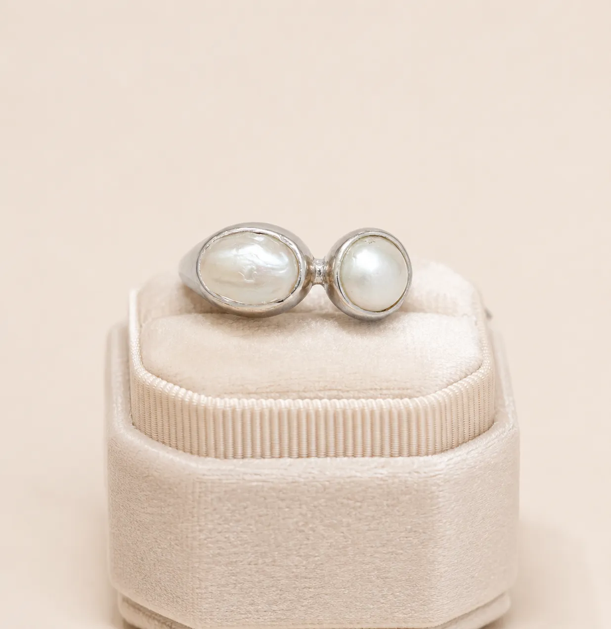 Victoria Jane Freeform anello argento perla dolce