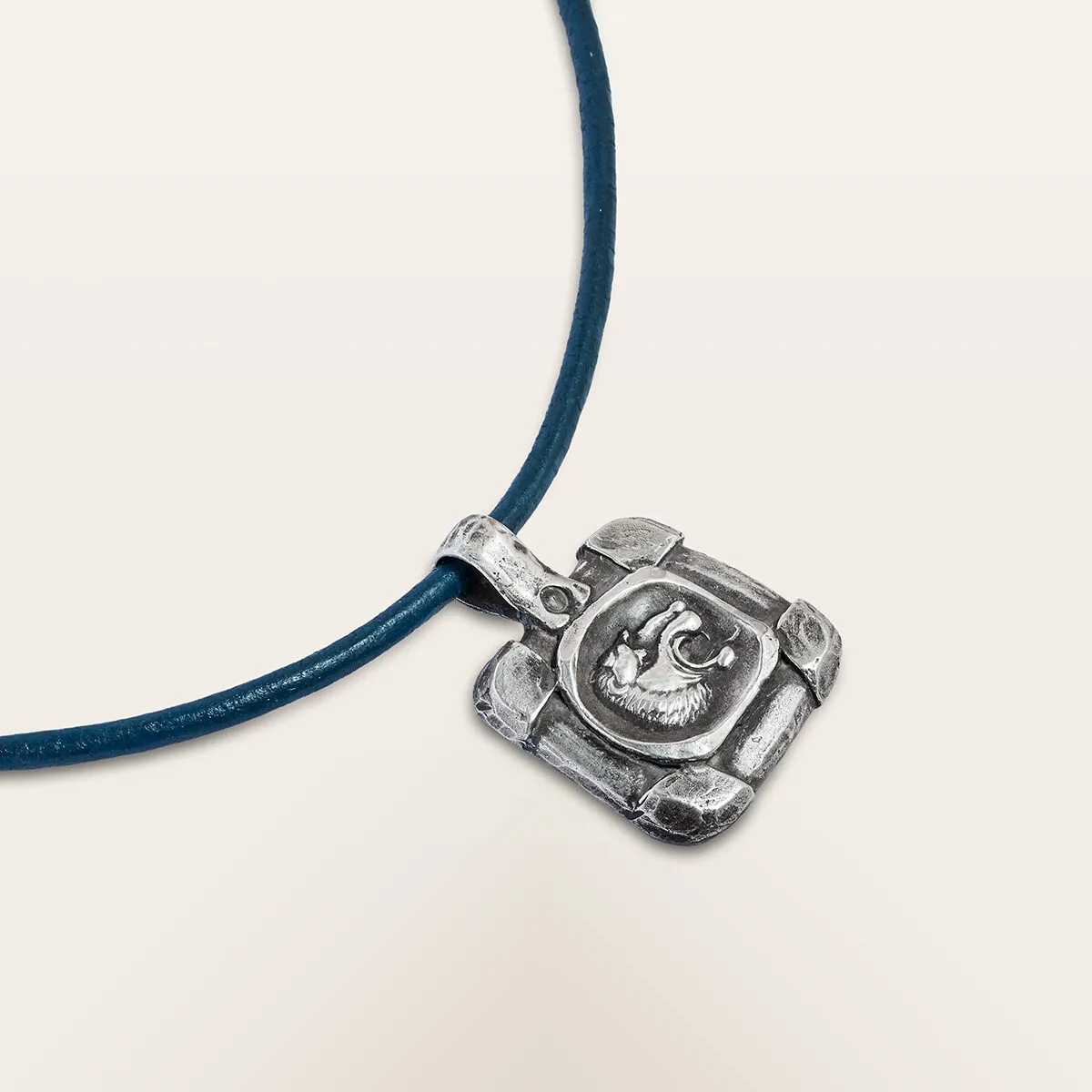 Alfredo Correnti Nesso Leone pendente segno zodiacale